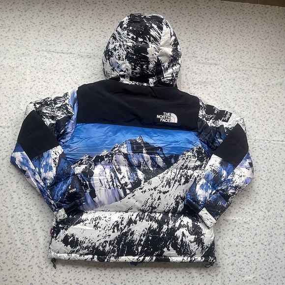 The North Face Blue and Black Puffer Jacket - Picture 13 of 13